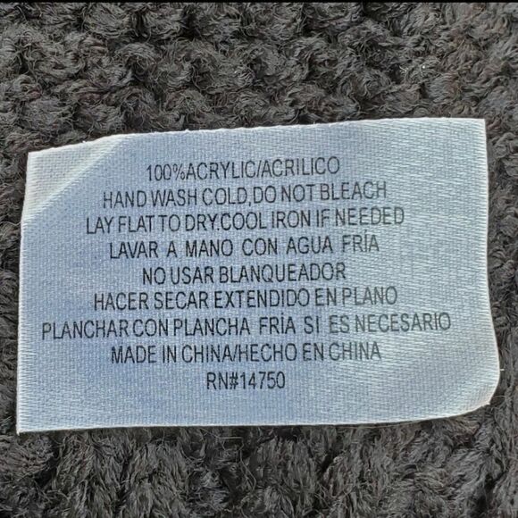 NWT 2 Piece Knit Scarf and Gloves Set - Picture 8 of 11